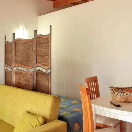 Cosy In With Shared Pool - 45 Sqm *